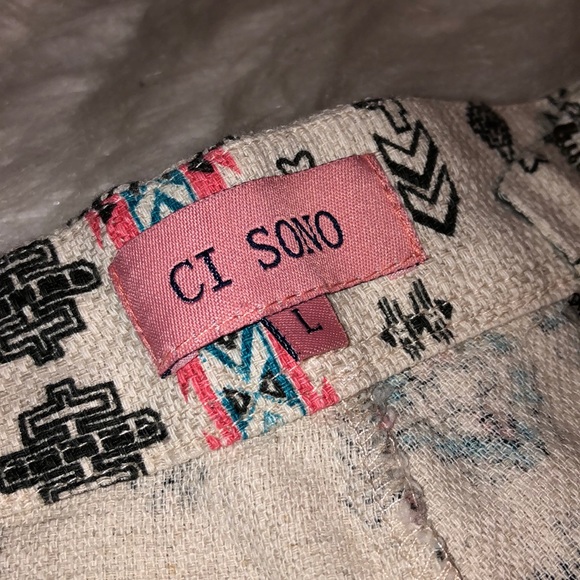 𝙏𝙧𝙞𝙗𝙖𝙡 𝙋𝙧𝙞𝙣𝙩 𝙎𝙝𝙤𝙧𝙩𝙨 - Picture 3 of 5